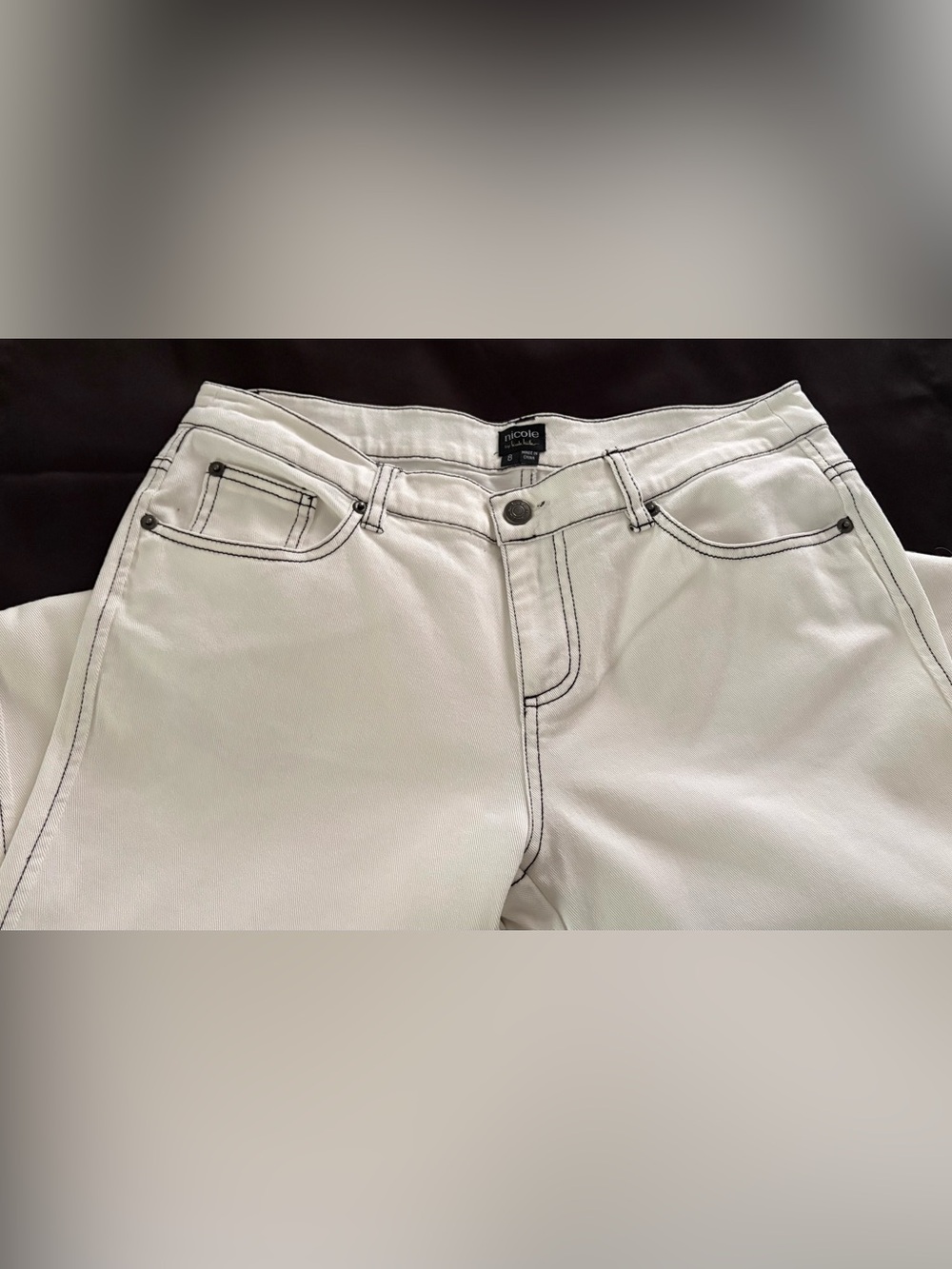 NICOLE MILLER, Low-Rise White Denim Jeans w/Black Decorative Topstitching, Sz 8